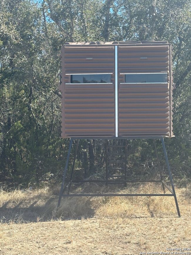 527 Sd 74100, Home with 3 bedrooms, 3 bathrooms and null parking in Rocksprings TX | Image 37