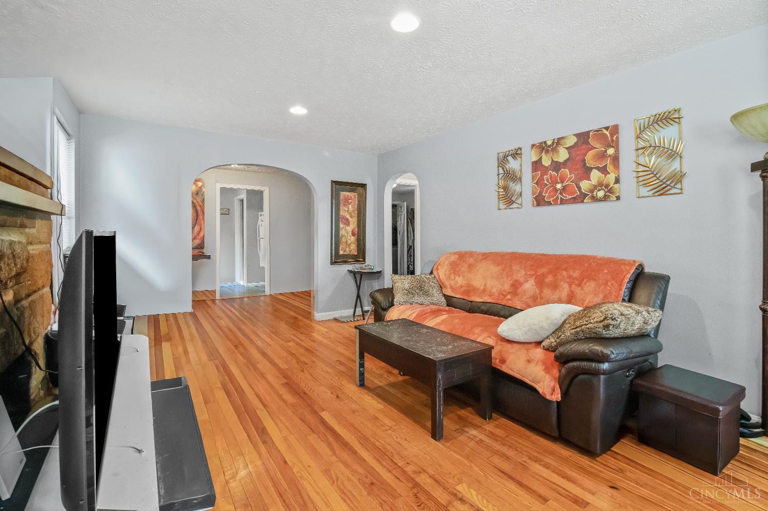 Residential in Golf Manor 2