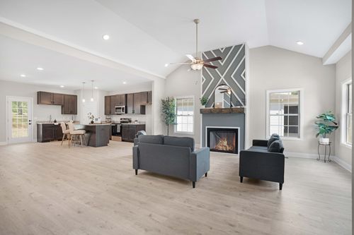 3605 Westlake Dr, Clarksville, TN, 37040-6585 | Card Image