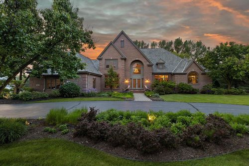 10625 N Pine Ridge Drive, Mequon, WI, 53092 | Card Image