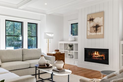 2 Lily Ln, Wenham, MA, 01984-1465 | Card Image
