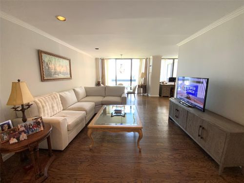 apt-33a-27110 Grand Central Pkwy, Floral Park, NY, 11005-1233 | Card Image