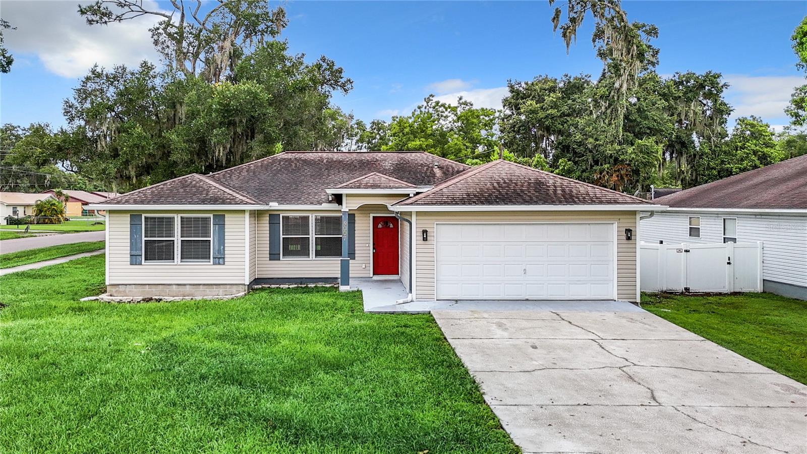 17th St, Zephyrhills, FL 33542