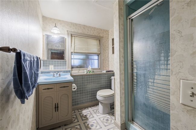 Lower unit bathroom | Image 28