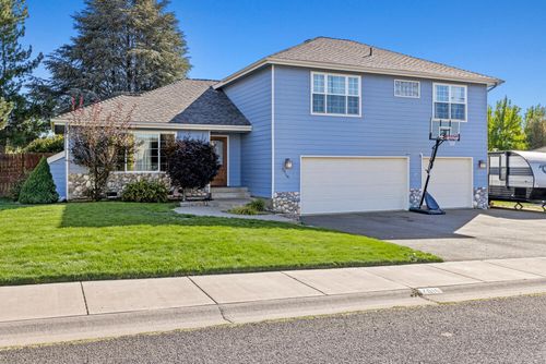 7016 Hager Ln, Klamath Falls, OR, 97603-7864 | Card Image