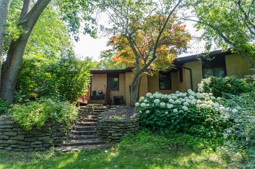 31017 Carriage Hill Rd, Farmington Hills, MI, 48331-1505 | Card Image