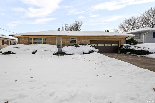 1901 W 38th St, Davenport, IA, 52806-5429 | Card Image