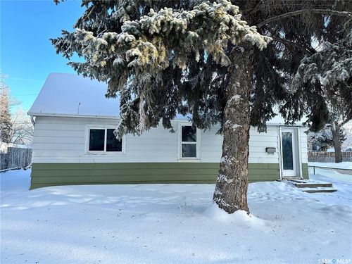 1502 Av F N, Saskatoon, SK, S7L1X9 | Card Image