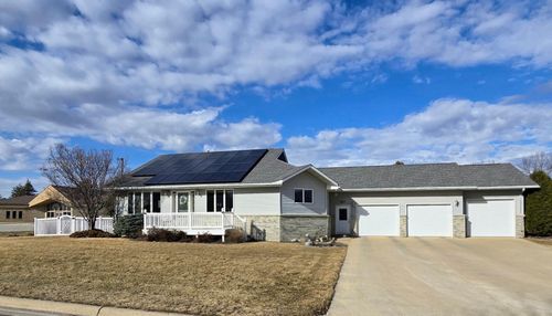 807 8th St Sw, Pipestone, MN, 56164-1069 | Card Image