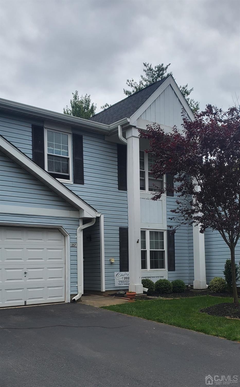 Glastonbury Ln, Somerset, NJ 08873
