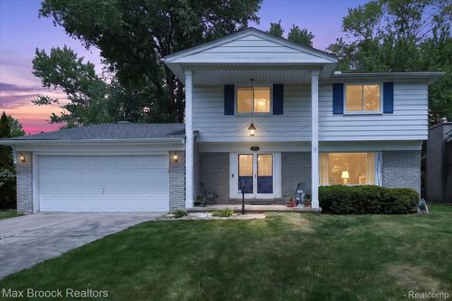 30195 Pleasant Trl, Southfield, MI, 48076-1037 | Card Image