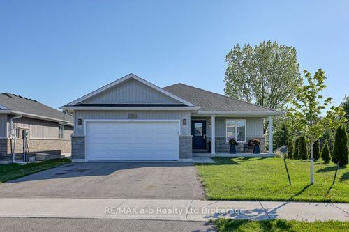 {{alt}} | Card Image