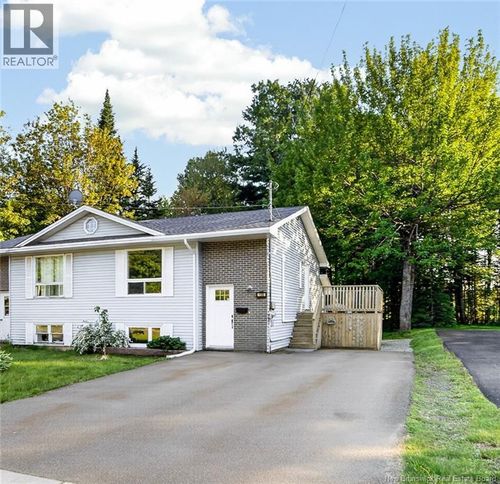 150 Pascal Ave, Home with 3 bedrooms, 2 bathrooms and null parking in Dieppe NB | Card Image