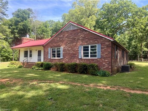 6540 Bringle Ferry Rd, Salisbury, NC, 28146-7138 | Card Image