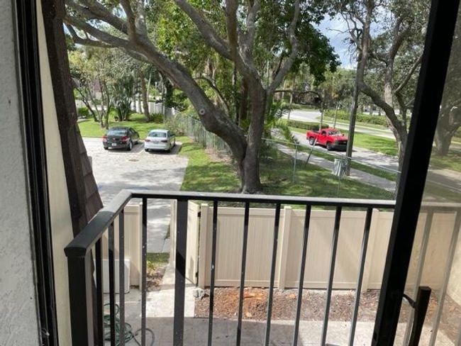 6905 - 6905 69 Th Way, Condo with 2 bedrooms, 3 bathrooms and null parking in West Palm Beach FL | Image 11