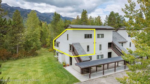 39-2-1-4450 Berry Dr, Wilson, WY, 83014 | Card Image