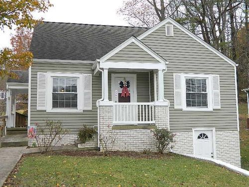 220 Clinton Ave, Marion, VA, 24354-2302 | Card Image