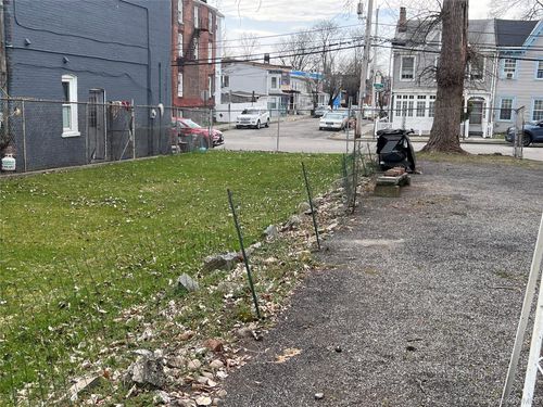 286 1st St, Newburgh, NY, 12550-4835 | Card Image
