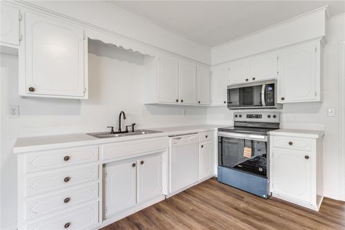 1410 W Bishop Dr, Rogers, AR, 72756-2642 | Card Image