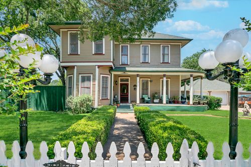 414 W Columbia St, Weatherford, TX, 76086-4224 | Card Image