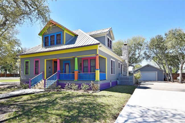 Yes, it is very colorful. This house is fun! The extra wide, long driveway affords the the owner's guests plenty of parking space. | Image 7