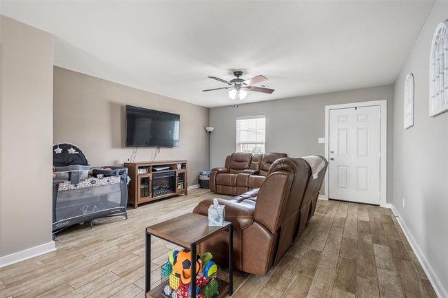 Open concept with ceiling fans | Image 6