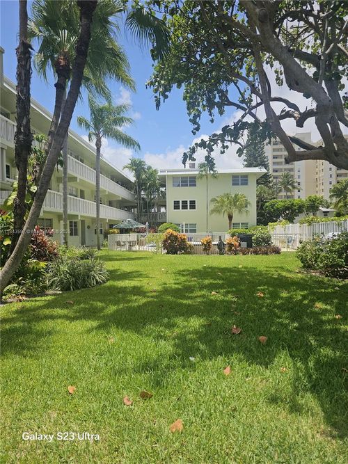 apt-308-1900 Ne 8th Ct, Fort Lauderdale, FL, 33304-3090 | Card Image