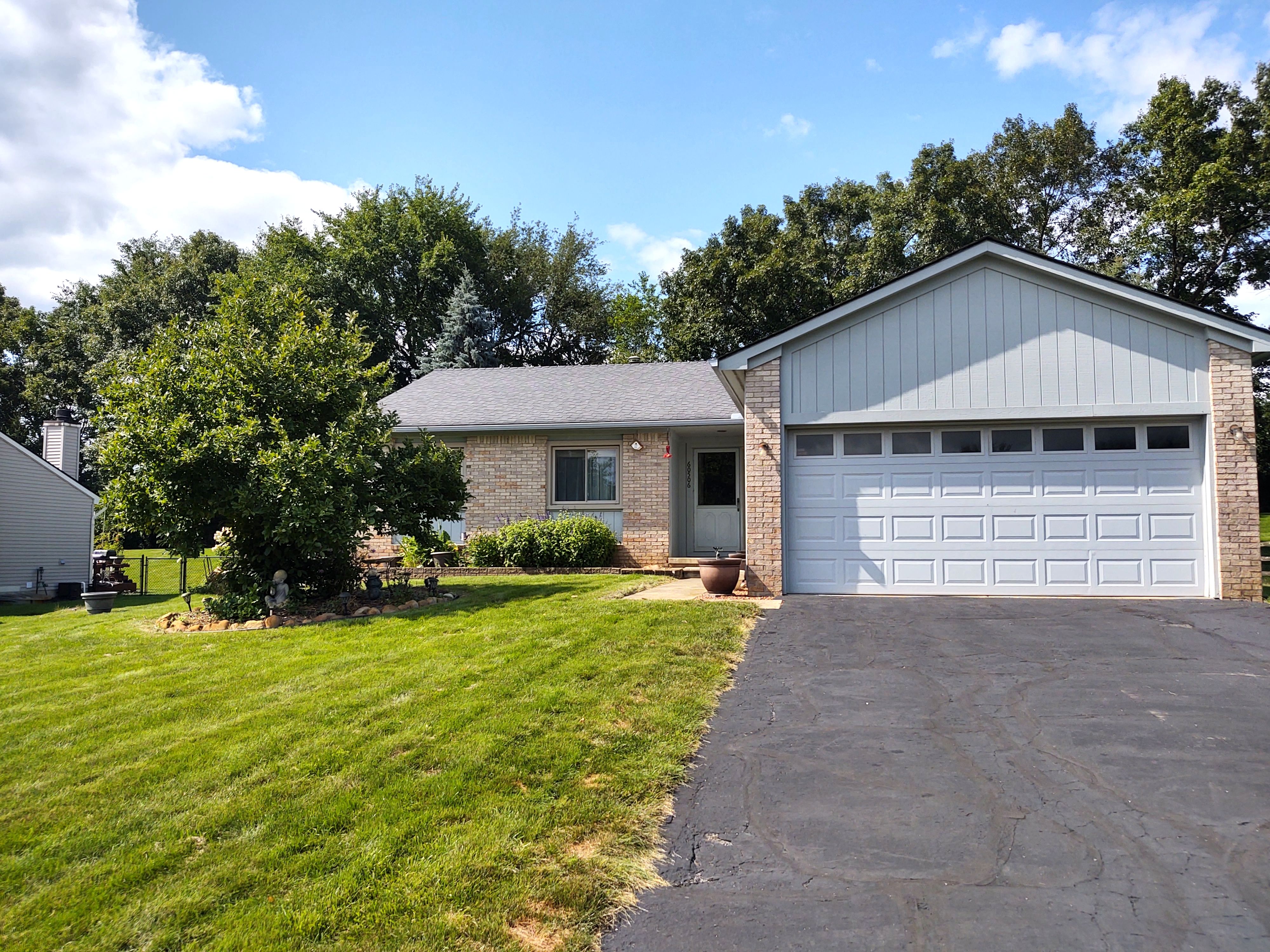 Lamplighter Dr, New Hudson, MI 48165