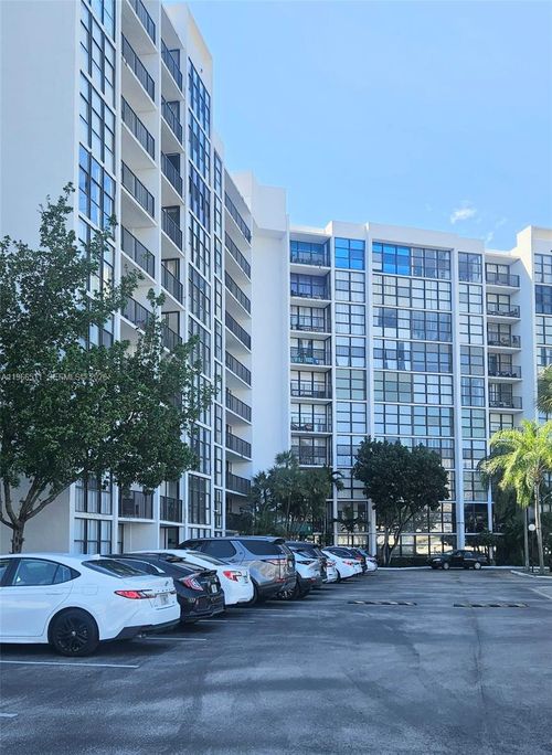 apt-605-1000 Parkview Dr, Hallandale Beach, FL, 33009-8905 | Card Image