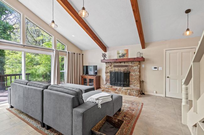 Soaring windows and ceilings in the Guest House | Image 34