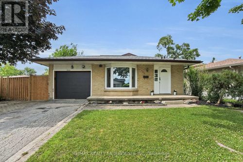 105 Fennell Crescent, London South (South X), ON, N6E2E2 | Card Image