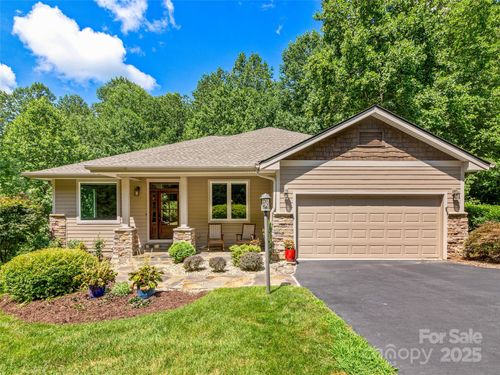 547 Pinnacle Peak Ln, Flat Rock, NC, 28731-8598 | Card Image