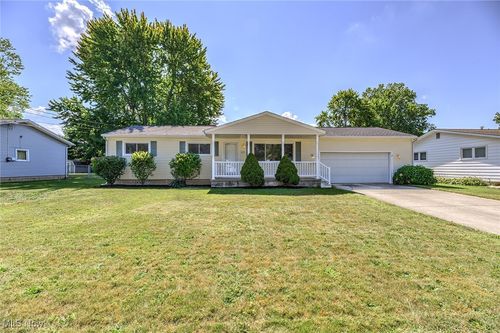 633 Sherrie Ln, Lorain, OH, 44053-3852 | Card Image