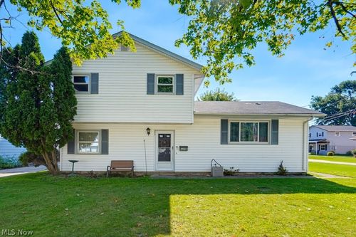 1295 Mohegan Trl, Willoughby, OH, 44094-7309 | Card Image
