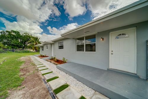 2-5613 Sw 27th St, West Park, FL, 33023-4119 | Card Image