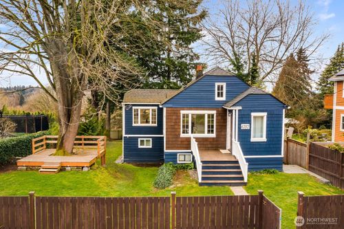 6757 13th Ave Sw, Seattle, WA, 98106 | Card Image