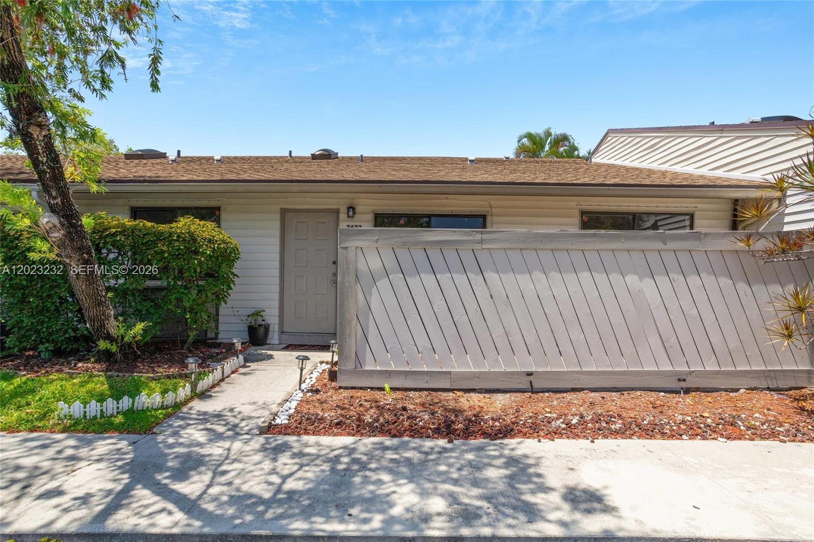 Residential Lease in Sunrise 3