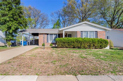 2402 Wesglen Estates Dr, Maryland Heights, MO, 63043-4128 | Card Image