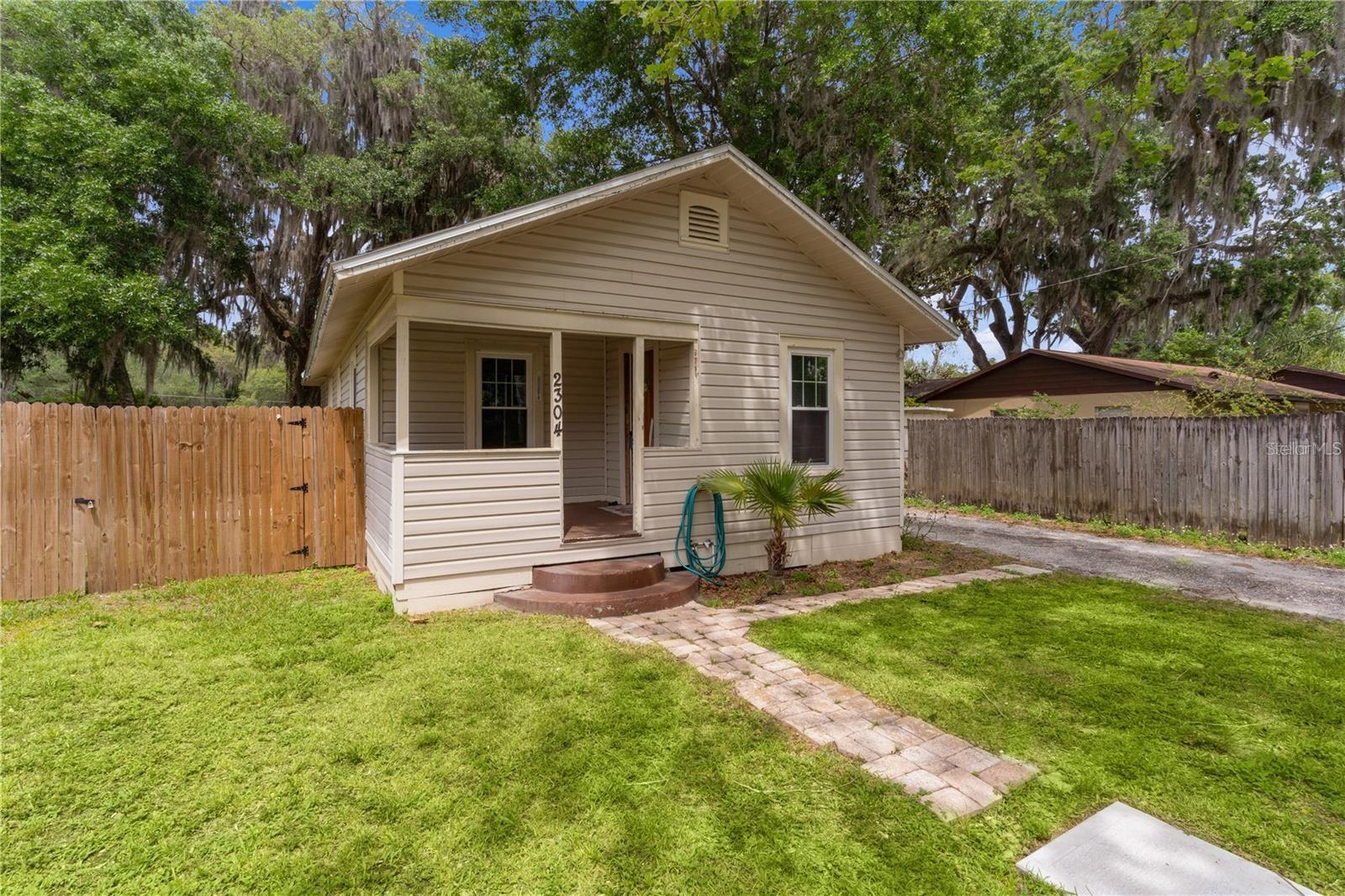 Edgewater Ave, Leesburg, FL 34748