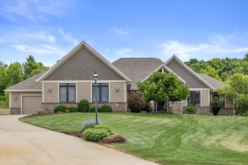 5465 S Baneberry Ct, New Berlin, WI, 53146-4233 | Card Image