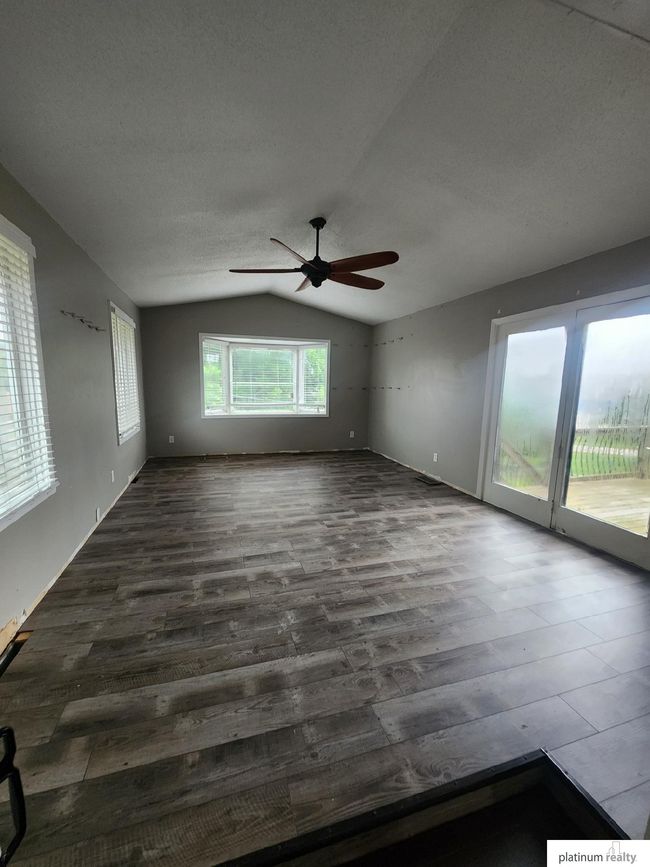 5020 N 106 Th St, House other with 3 bedrooms, 2 bathrooms and 2 parking in Omaha NE | Image 7