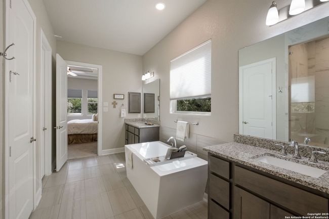 215 Madrone Trl, House other with 6 bedrooms, 6 bathrooms and null parking in Boerne TX | Image 26