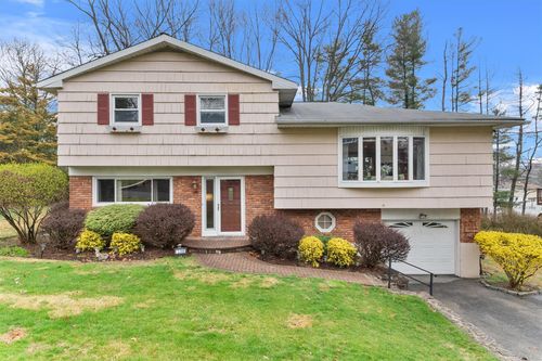 130 Parkview Rd, Elmsford, NY, 10523-3820 | Card Image