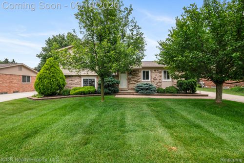 39738 Day Dr, Clinton Township, MI, 48038-3022 | Card Image