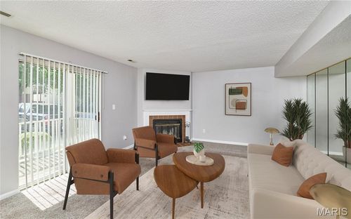 1511 Oriole Ln, Saint Louis, MO, 63144-1138 | Card Image
