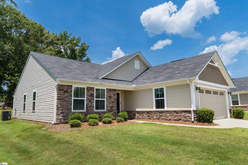 640 Hardwood Dr, Boiling Springs, SC, 29316-7739 | Card Image