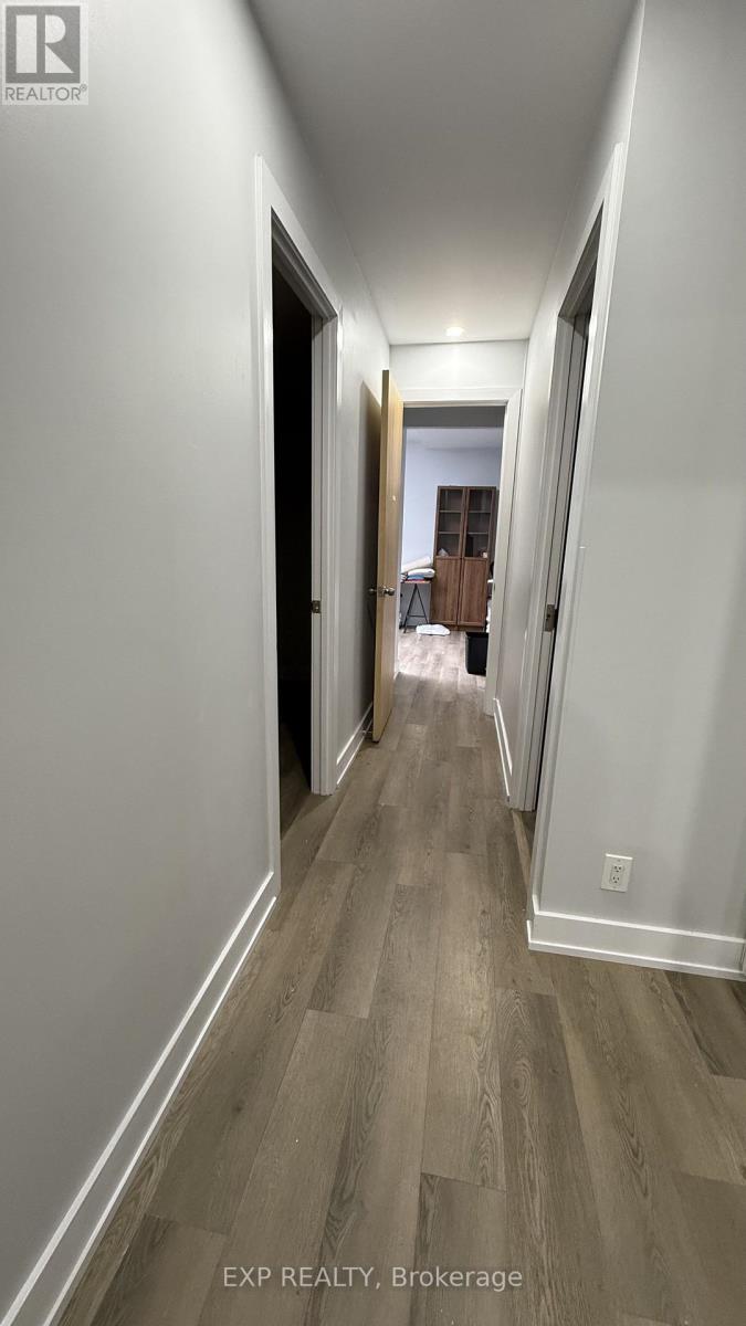 Commercial Lease in Toronto (Victoria Village) 4