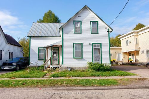 468 Moffat St, Pembroke, ON, K8A3Y1 | Card Image