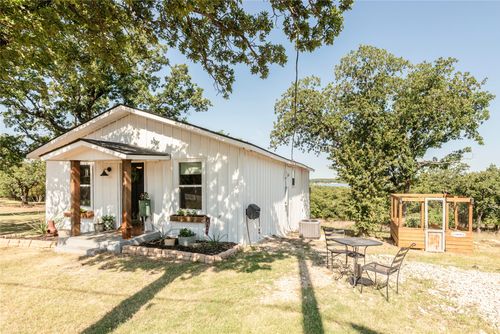 375 Nocona Dr, Nocona, TX, 76255-9288 | Card Image