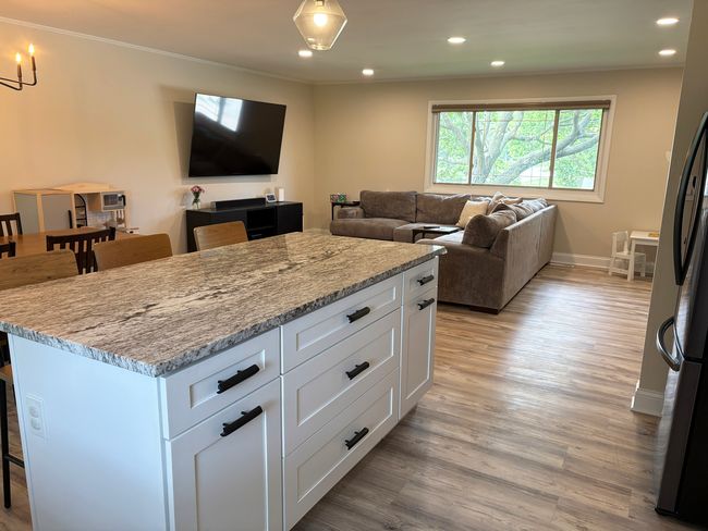 1487 Kathleen Way, House other with 3 bedrooms, 2 bathrooms and 2 parking in Elk Grove Village IL | Image 7
